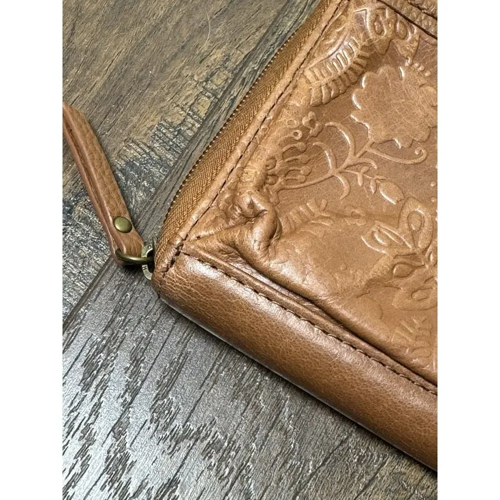 The Sak Iris Tobacco Leaf Phone Wallet Brown Tooled Leather Organizer Wristlet - Picture 8 of 13